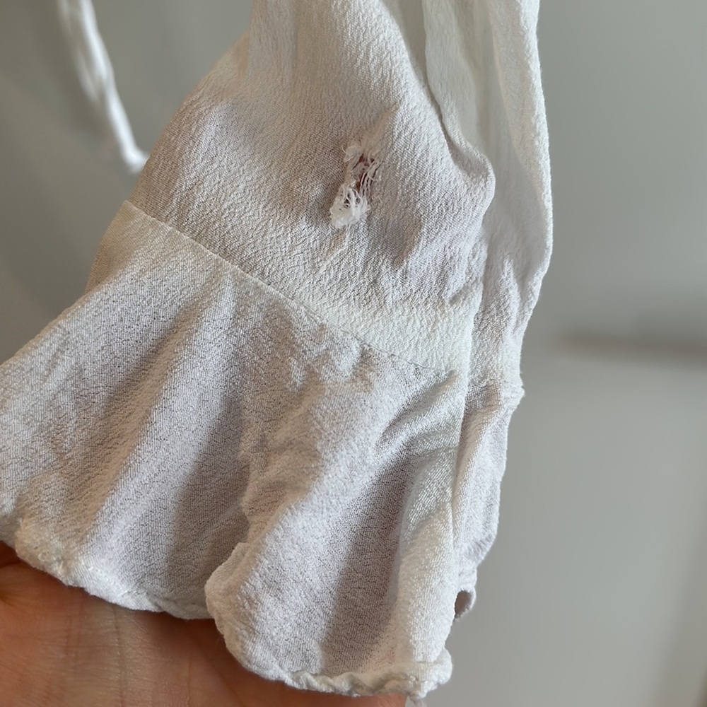 Arrays; white blouse - Picture 3 of 5